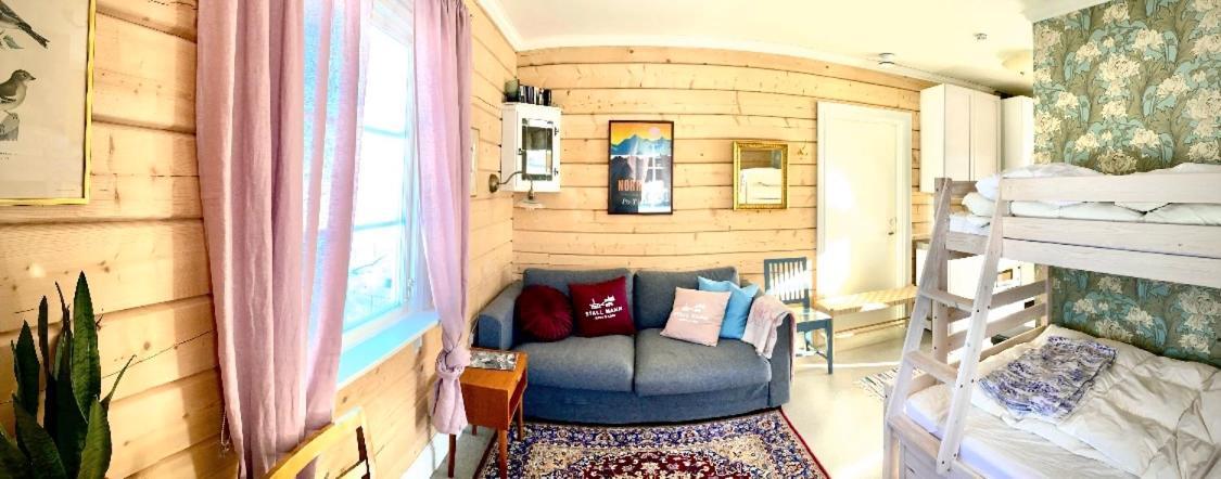 Scenic Small Guesthouse On Horse Farm By The Lake Froso Екстер'єр фото